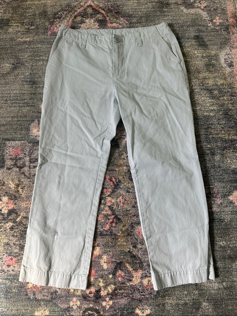 Coastal Old Navy Women's Cropped Chino Pants in Light Blue - Like New! Size 8